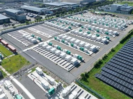 AI算力戰變電力戰！台灣儲能大軍攬「兆元紅利」，揭密台廠出海的淘金密碼