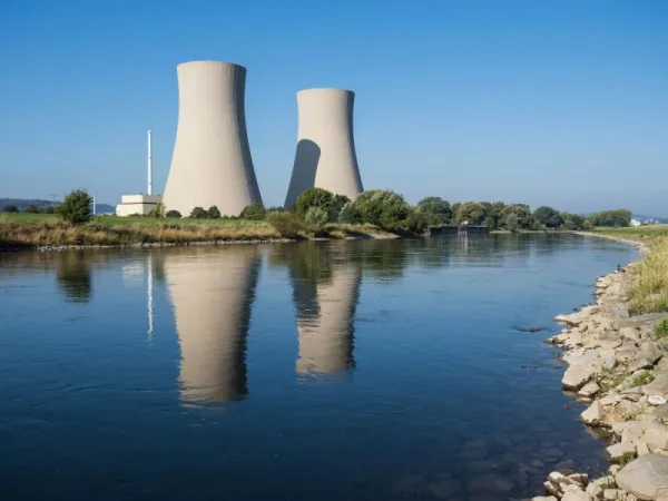 AI缺電潮解方？盤點全球4大「水冷SMR」核能巨頭：誰能率先吃下綠電大餅？