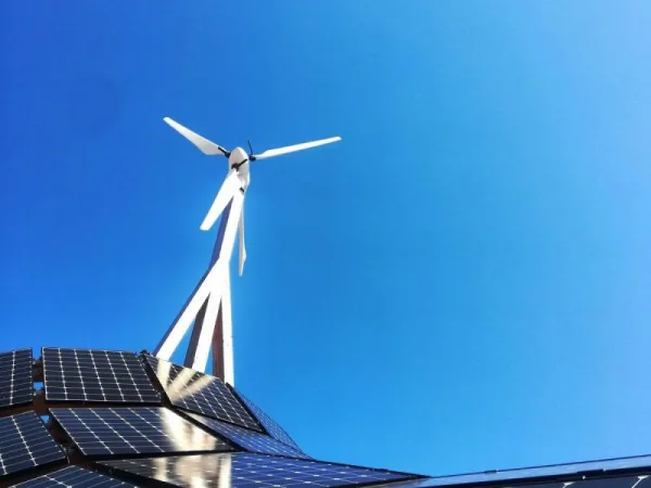 台灣再生能源20%目標又跳票？光電卡關、用電量大增，改拚2029年達標