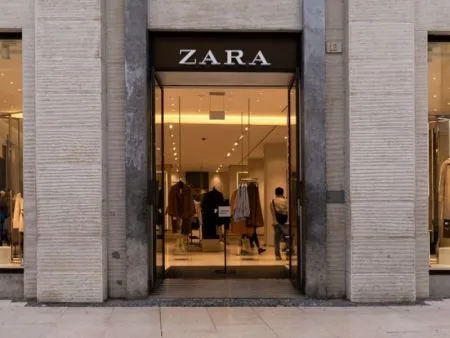 Zara聯手John Galliano用剩衣重製大衣，售價破3萬！工藝手法震撼全球精品圈