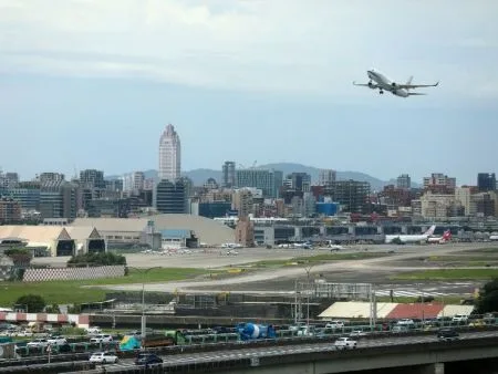 松山機場遷建AI園區？童子賢不贊成：首都需近市區機場，不如考慮淡海