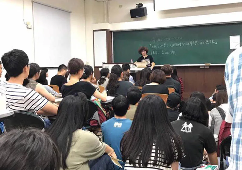 500多位青年為何搶上「魯蛇」社會學？
