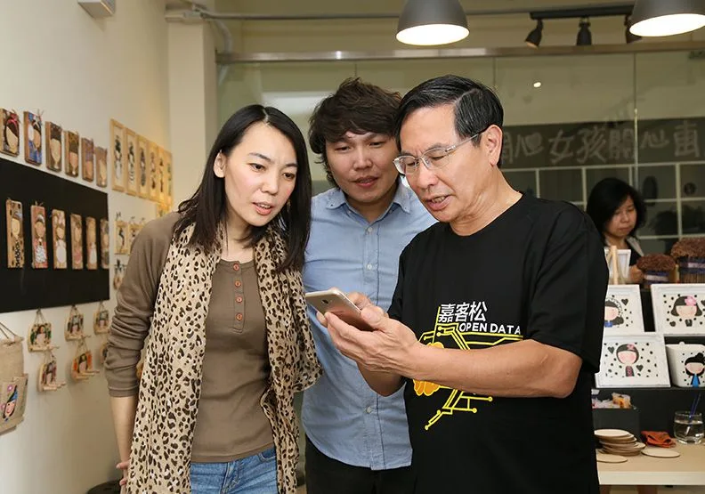 創客基地先驅示範，引進免擔保青創及中小企業貸款