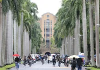 台灣大學教授薪資為何長期落後國際水準？
