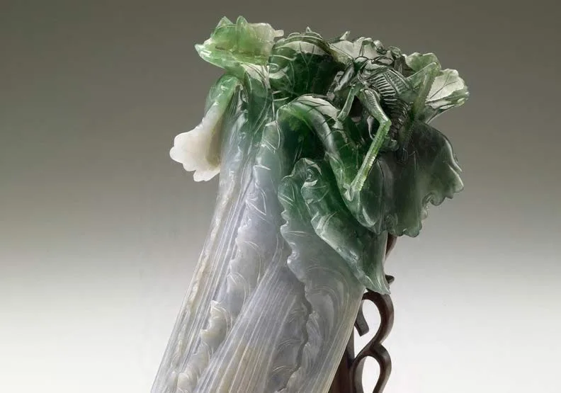 翠玉白菜當年是靠故宮研究員那志良的深入研究，以及說故事的好本領，一躍而為故宮的人氣國寶。圖片由故宮提供