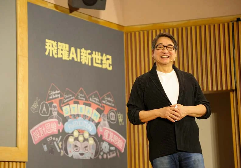 李濤在卸下主持政論節目後，全心投入關懷台灣文教基金會，擔任董事長和志工。