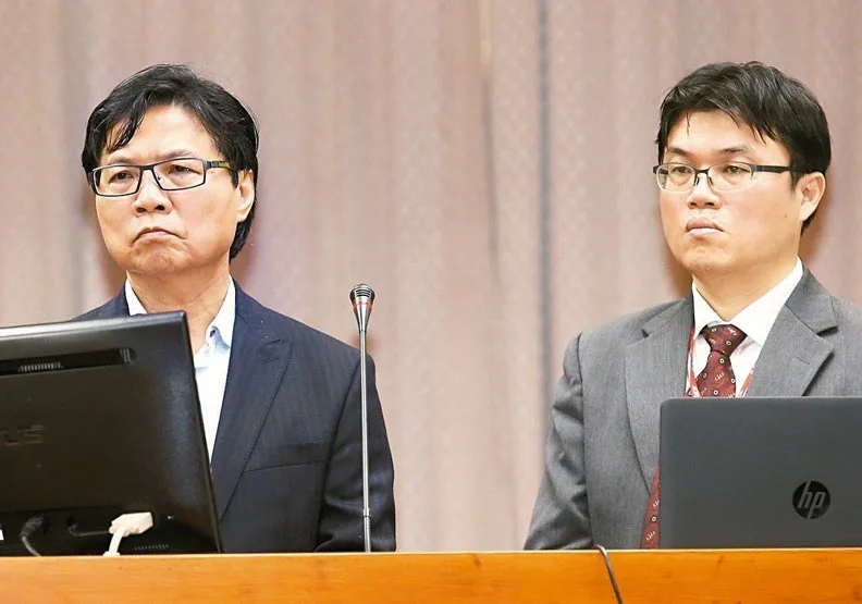 立委質疑教育新南向變調，外籍生淪屠宰工，教育部長葉俊榮（左）表示「遺憾」，在三個月內提調查結果。
