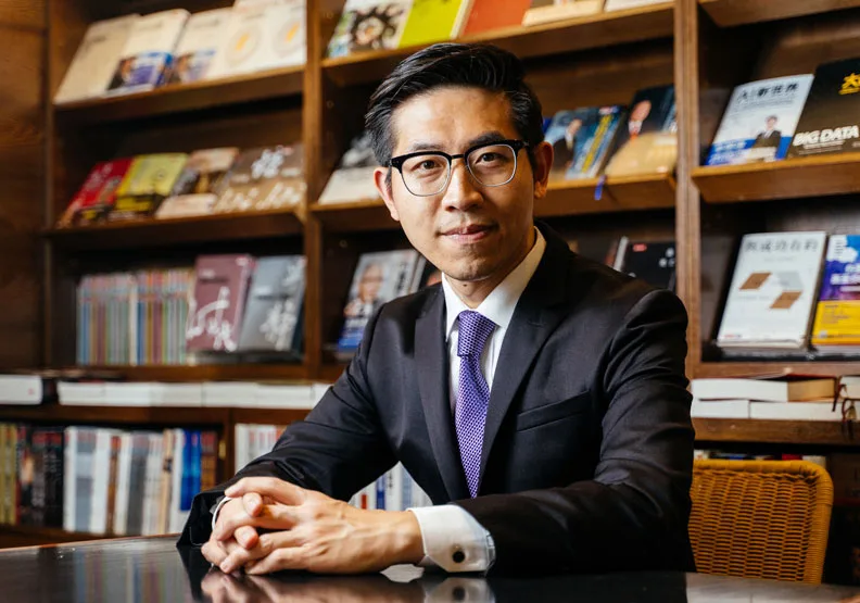 上海東方衛視白宮記者兼美國新聞中心主編張經義。
