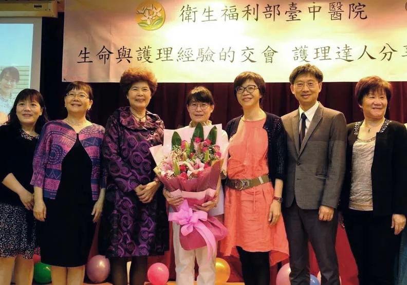 衛生福利部台中醫院副院長林紹雯（左四）的身分背景是護理師，也是衛福部屬醫院百年來的第一位護理師副院長。衛福部提供