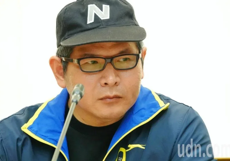 普悠瑪司機尤振仲首度出面召開記者會，泣訴台鐵惡意欺騙。聯合新聞網提供