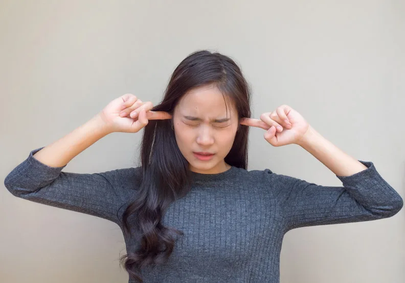聽力損害衍生的困擾，不容忽視。shutterstock