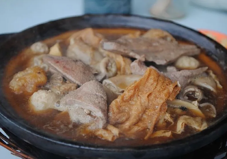 肉骨茶。取自維基百科