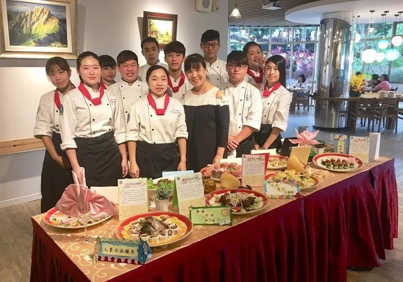 圖 / 元培餐管系將健康餐點設計概念融入課程，引導學生朝健康、環保、多元等切入點進行學習，以滿足未來全世界餐飲業的風潮！