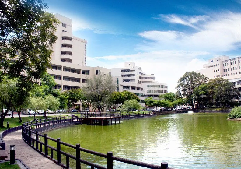 圖 / 輔英科技大學慈母湖校景。