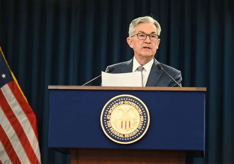 圖／聯準會主席鮑威爾（Jerome Powell）3日宣布緊急降息兩碼。取自@federalreserve twitter
