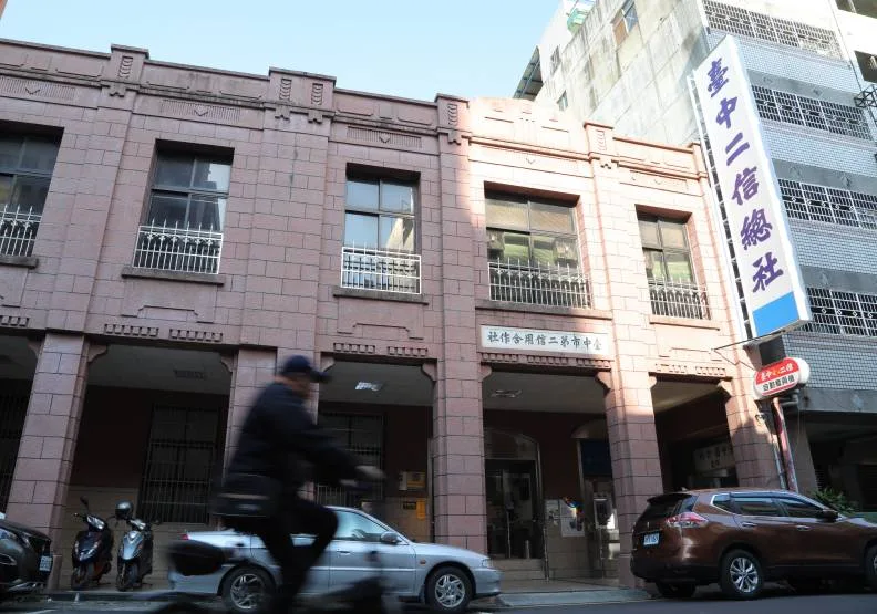 圖為台中二信外觀。池孟諭攝。