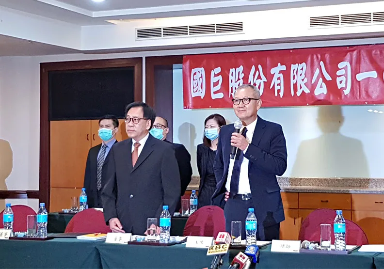 圖／國巨董事長陳泰銘（右）、國巨執行長王淡如（左）。毛凱恩攝