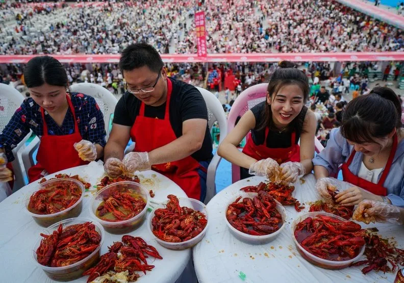中國人就是愛「吃爆」小龍蝦！研究警告：這產業正在侵害糧食安全