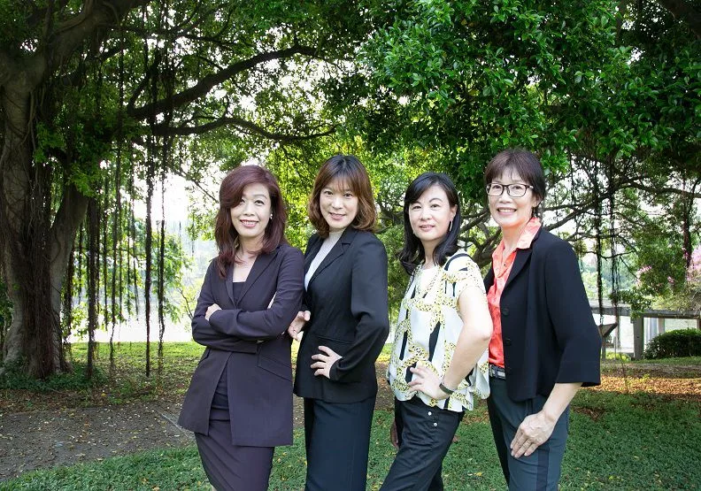 圖 /（由左而右依序為）立祥國際智慧財產權事務所負責人楊子慧、交大EMBA 執行長張家齊教授、耐琪特國際有限公司負責人羅碧玲與禾田國際管理顧問有限公司負責人彭惠絹。