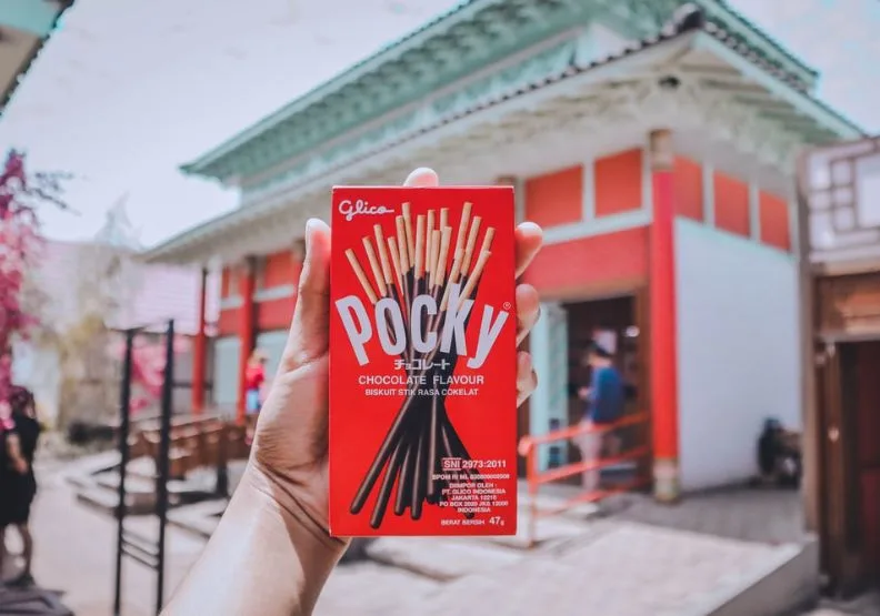 圖／Pocky巧克力棒熱銷超過半世紀，今年締造金氏世界紀錄。取自unsplash。