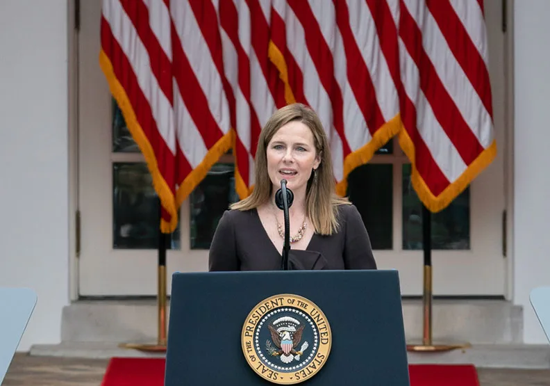 圖／巴瑞特（Amy Coney Barrett）正式出任大法官。Flickr by The White House