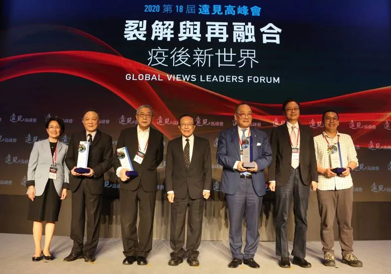 左起為王力行、韓家宇、潘冀、高希均、劉宇環、張善政、何培鈞。