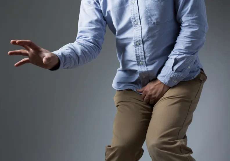 男子每晚灌高粱尿到一半「膀胱爆裂」送急診。取自freepik