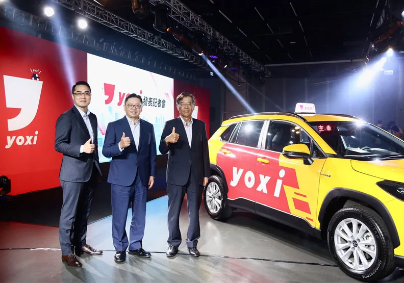 圖／左起為yoxi本部長吳品璁、和泰汽車總經理蘇純興、和泰汽車董事長黃南光。 