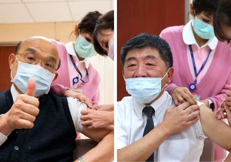 圖／行政院長蘇貞昌（左）與衛福部長陳時中（右），於台大醫院分別接種AZ疫苗。行政院提供、中央流行疫情指揮中心提供