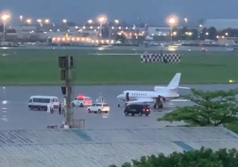 圖／印度醫療包機今晚6點30分抵達桃園機場。擷取自youtube