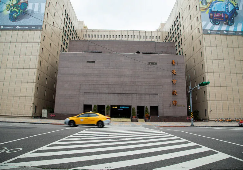 圖／5月17日，疫情大爆發後首個上班日的台北市政府。池孟諭攝
