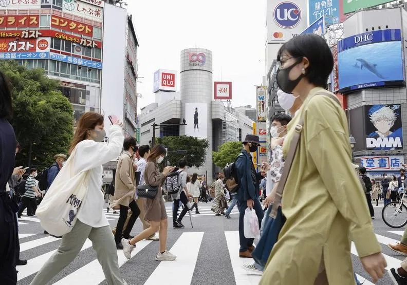 日本的疫情至今依然不樂觀。KYODO