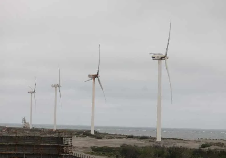 台電表示，24日風力發電維持200萬瓩，一度突破220萬瓩，占整體發電比例為7.4%，優於傳統夏季表現。遠見資料照，蘇義傑攝