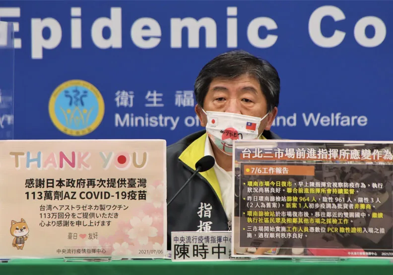 疫情指揮中心指揮官陳時中今天證實，62萬劑自購AZ疫苗將於7日抵台，再加上8日還有113萬劑日本捐贈AZ疫苗運至台灣。相信這波疫苗可加速向下開放中壯年等年齡層接種時程。中央流行疫情指揮中心提供