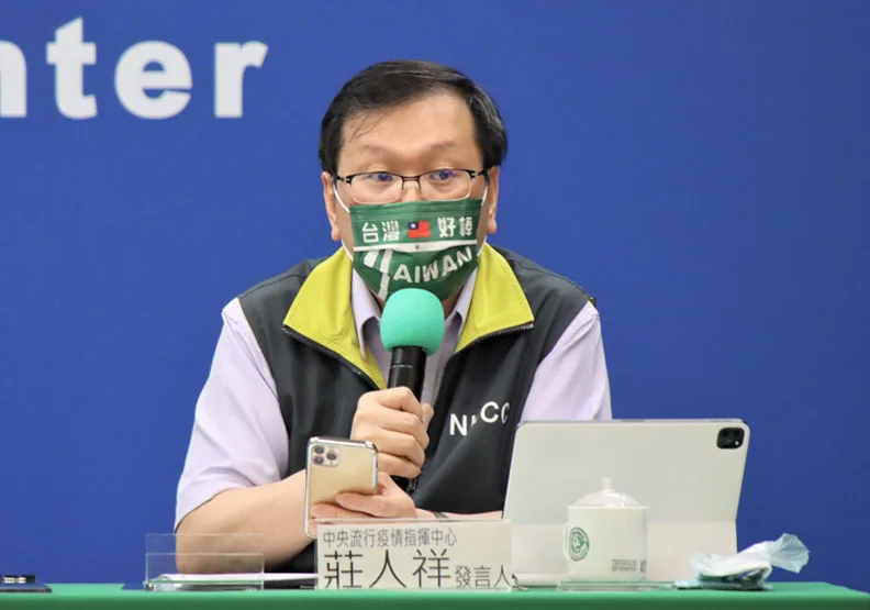疫情指揮中心表示，截至目前國內共出現6名打完2劑AZ疫苗，且達2週者仍確診COVID-19的「突破性感染」病例！中央流行疫情指揮中心提供