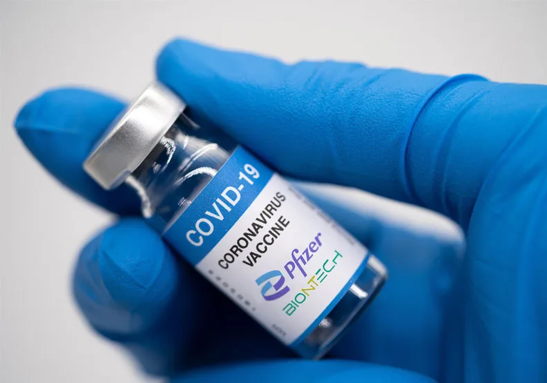 輝瑞（Pfizer）藥廠靠COVID-19疫苗與抗病毒藥在疫情期間風光一時。Shutterstock