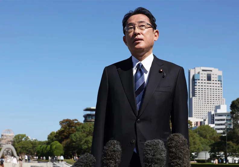 岸田文雄內閣支持度大跌，從幾周前的高點六成三暴跌12%，跌至新低五成一。圖片來源／岸田文雄臉書