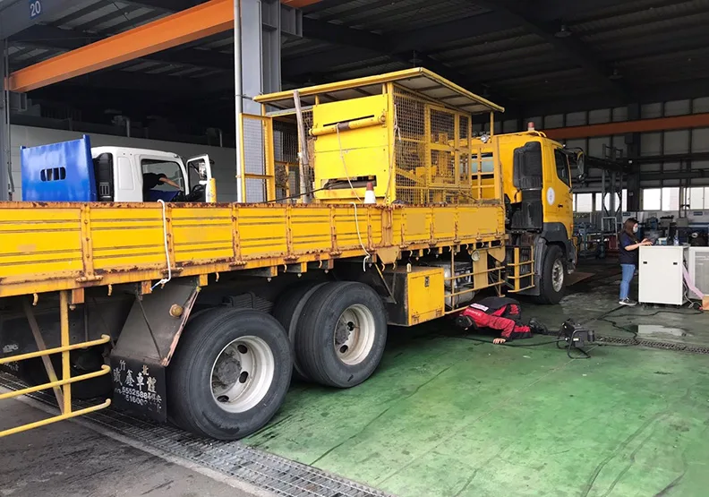 圖 / 定檢示範站進行大型柴油車排氣檢驗。