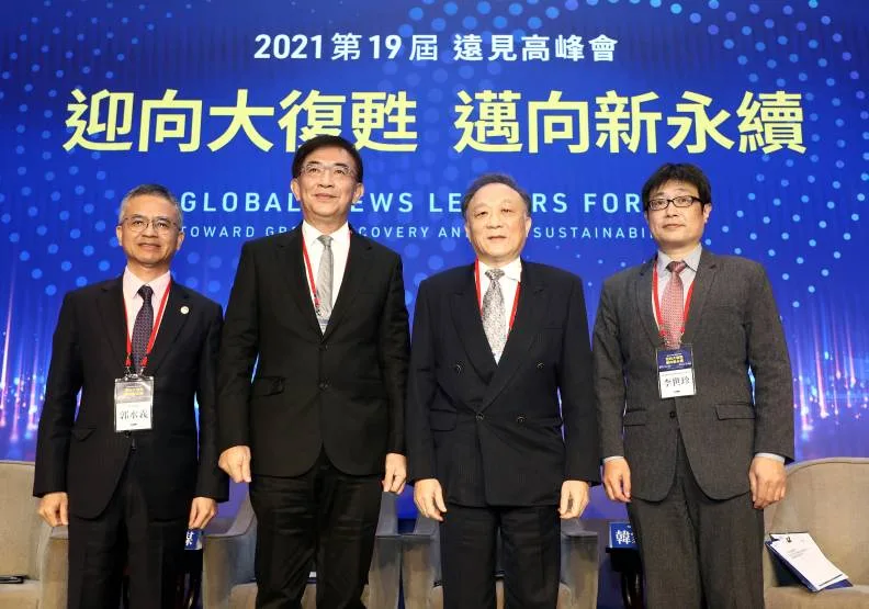 郭水義（左起）、吳宏謀、韓家宇、李世珍一同探討疫後數位轉型。池孟諭攝
