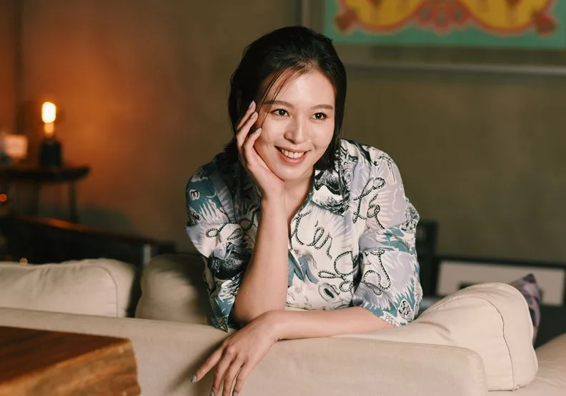 劉品言在《華燈初上》中演活了小姐李淑華「Hana」