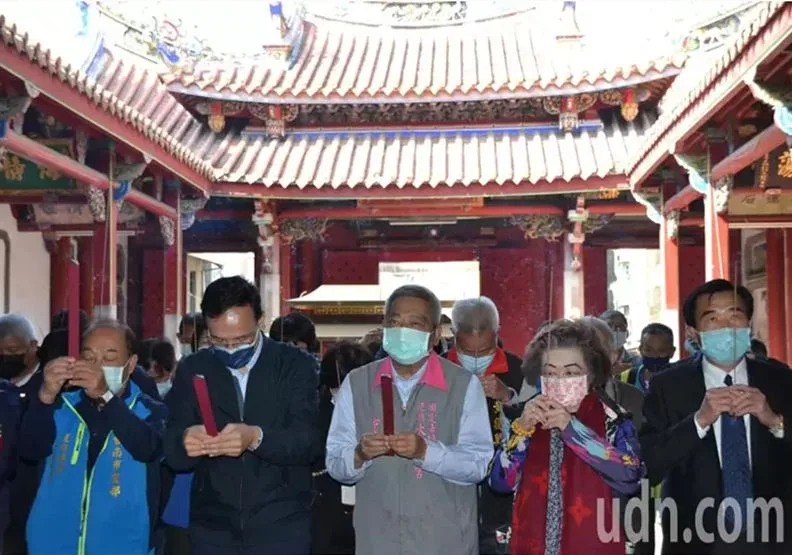 朱立倫到台南大天后宮上香，表示任何失敗、責任，一肩扛起。聯合新聞網提供