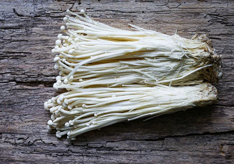國產金針菇在美驗出李斯特菌！食藥署、農委會說明可能原因。Unsplash by Rebeca G. Sendroiu