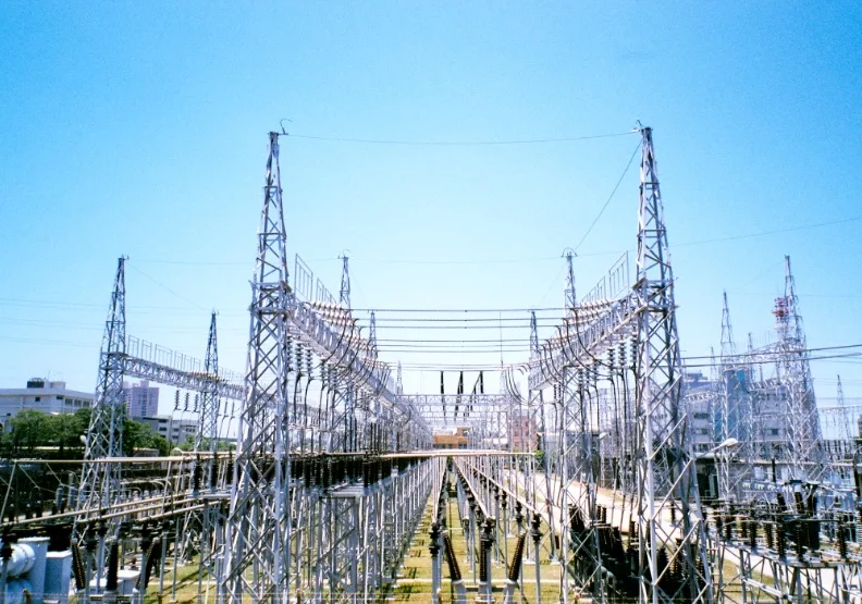 台電應儘速推展分散式電源的「數位轉型」，才能短時間內解決供電問題。圖片來自flickr