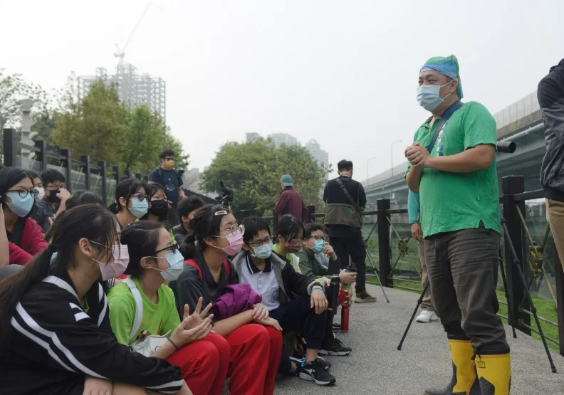 圖／透過河川生態環境教育，讓小朋友們了解湳仔溝前世今生的改變。