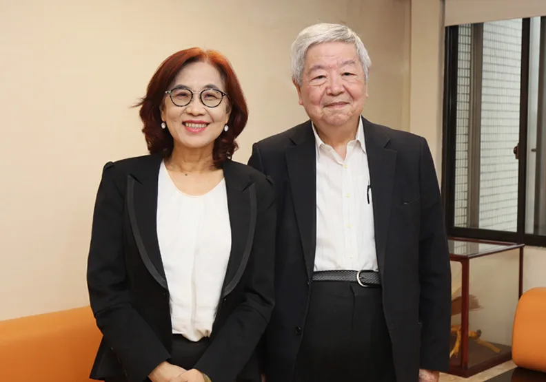 圖/(右)管理學大師、管科會名譽理事長許士軍教授與《遠見雜誌》社長楊瑪利，共同探討產業與學術界攜手推動ESG發展影響力。