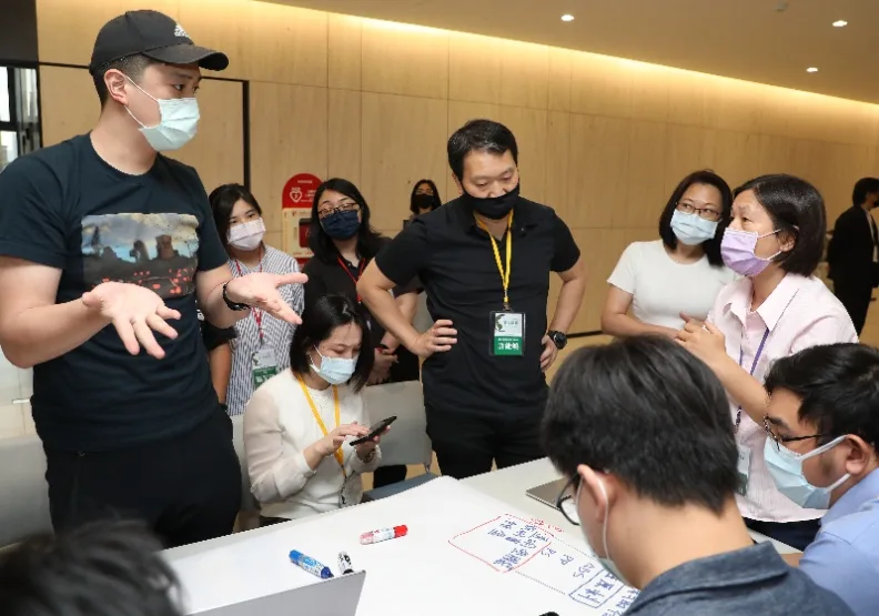 《哈佛商業評論》繁體中文版主辦「淨零碳排實作工作坊」，邀請企業永續領袖專家，手把手帶領百位學員實作淨零碳排。張智傑攝