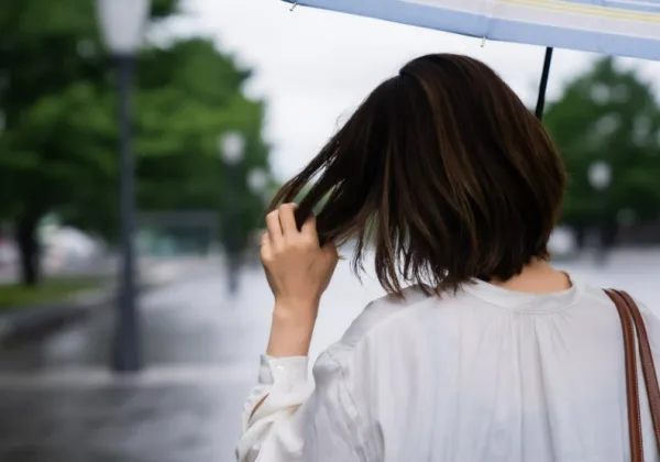 變身人體氣象台？女性下雨更易偏頭痛，醫師傳授４招日常除濕防痛