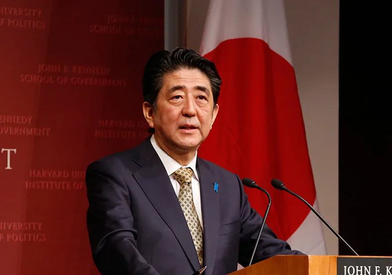 安倍晉三為日本憲政史上在位最久首相，任職期間提供地緣結盟概念，形塑對日本有利的大環境。圖／Flickr by The White House