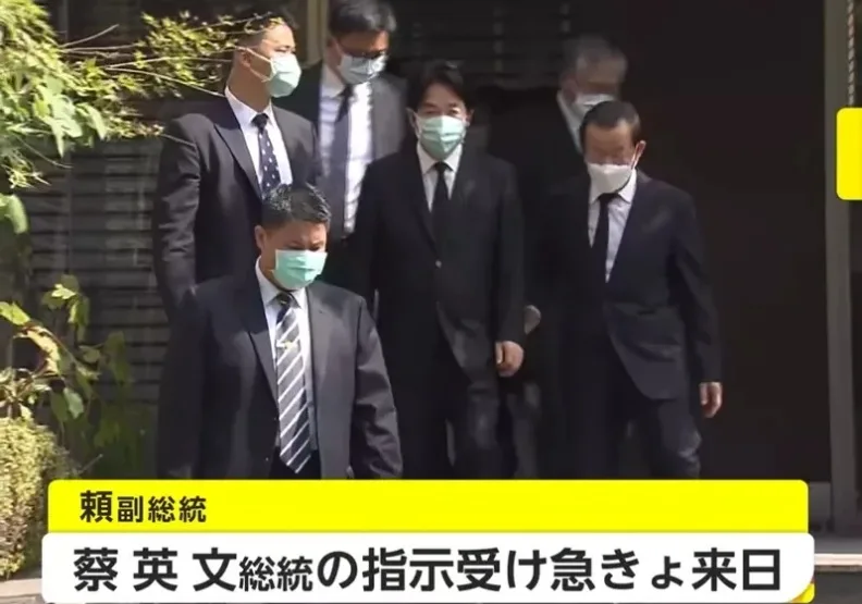 圖／日本前首相安倍晉三日前遇刺身亡，今舉行葬禮。副總統賴清德（右二）昨赴日，在駐日代表謝長廷（右）陪同下前往安倍家弔唁。翻攝自日本富士新聞網