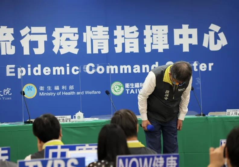 陳時中今天現身交接儀式現場，感謝防疫團部對國家的貢獻。中央流行疫情指揮中心提供